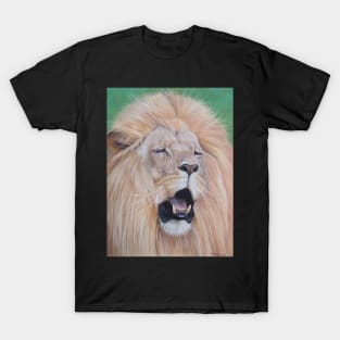 wildlife realist art  big cat roaring lion T-Shirt